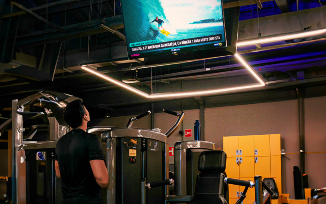 Como o DOOH se tornou uma mídia cada vez mais crescente em ambientes de espera positiva